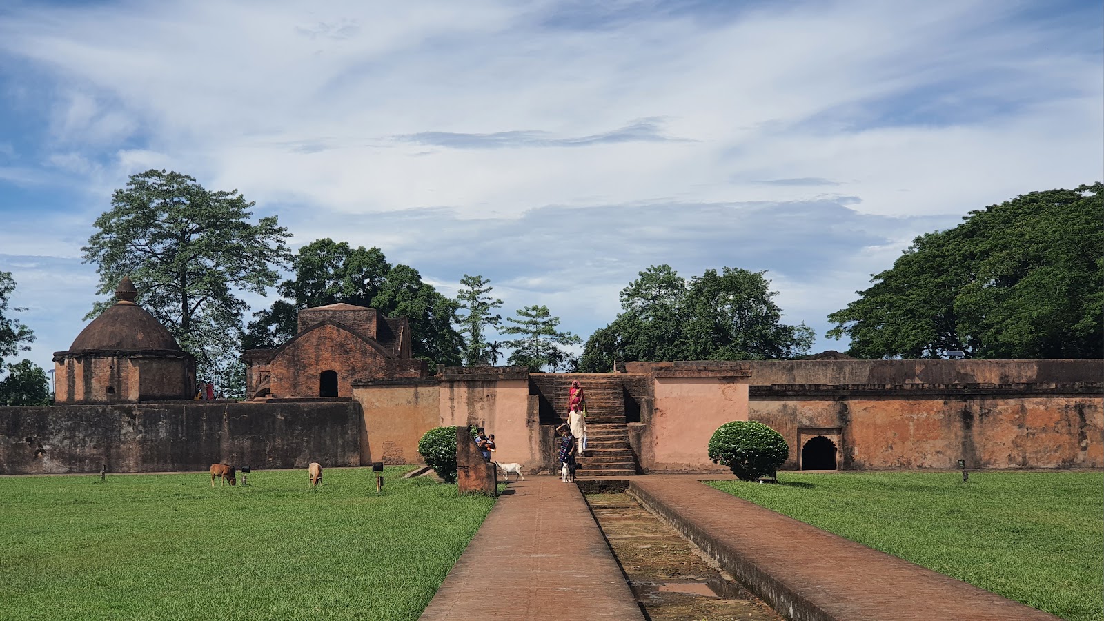 Talatal Ghar photo 3
